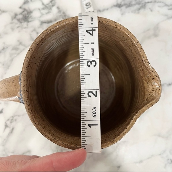 Vintage studio signed Suzanne pottery pitcher blue primitive - Picture 11 of 11